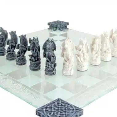 Ensemble Dragons II Echiquier en Verre et Jeu d'Echecs en Résine Peint – Image 5