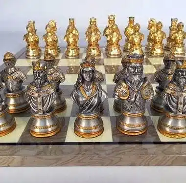 Jeu d'Echecs en Etain Plaqué Or et Argent"Buste Médiéval"