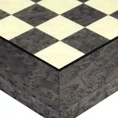 Ensemble Perse II Echiquier en Bois d'Erable & Jeu d'Echecs en Laiton Massif – Image 7