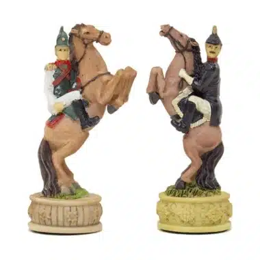 Ensemble Napoléon Campagne de Russie II Jeu d'Echecs en Résine et Echiquier en Similicuir Noir – Image 17