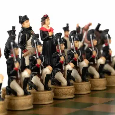 Ensemble Napoléon Campagne de Russie IV Jeu d'Echecs en Résine et Echiquier en Similicuir Vert – Image 3