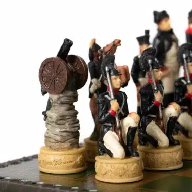 Ensemble Napoléon Campagne de Russie IV Jeu d'Echecs en Résine et Echiquier en Similicuir Vert – Image 8