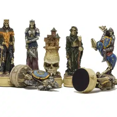 Ensemble Mort-Vivant II Echiquier en Similicuir Noir Avec Rangement et Jeu d'Echecs en Résine Peint à la Main – Image 7