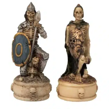 Ensemble Mort-Vivant Echiquier en Similicuir Noir et Jeu d'Echecs en Résine Peint à la Main – Image 12
