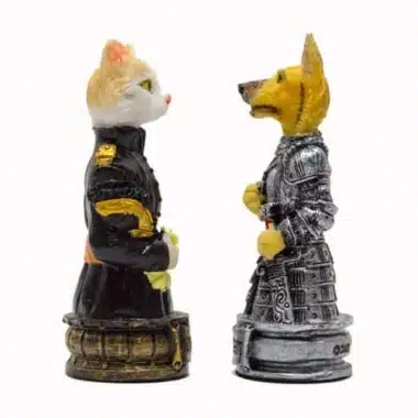 Ensemble Chiens et Chats Echiquier en Similicuir et Jeu d'Echecs en Résine – Image 7