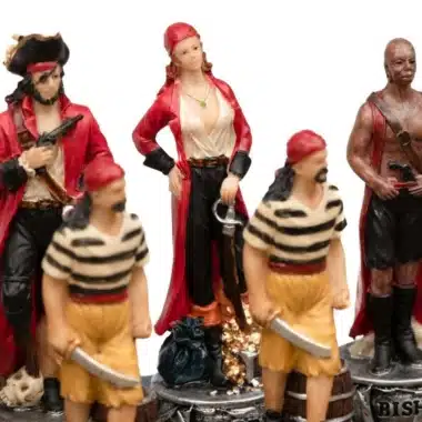 Ensemble Pirates III Echiquier en Similicuir et Jeu d'Echecs en Résine Peint à la Main – Image 4