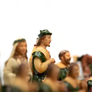 Ensemble Robin des Bois Echiquier en Similicuir & Jeu d'Echecs en Résine Peint à la Main – Image 9