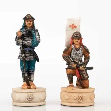 Ensemble Samourai Echiquier Coffret de rangement en Similicuir et Jeu d'Echecs en Résine Peint à la Main – Image 5