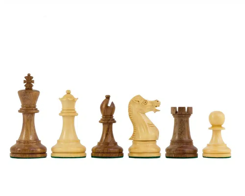 Jeu d'échecs complet en bois de rose aligné du roi au pion
