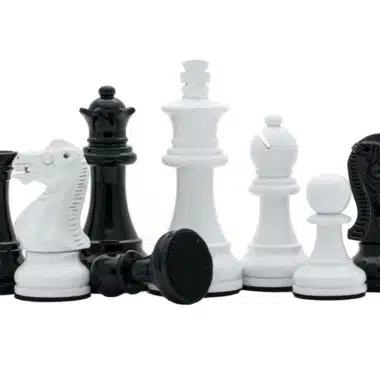 Ensemble Jeu d'Echec Bicolore Noir et Blanc Moderne en Bois Laqué – Image 4