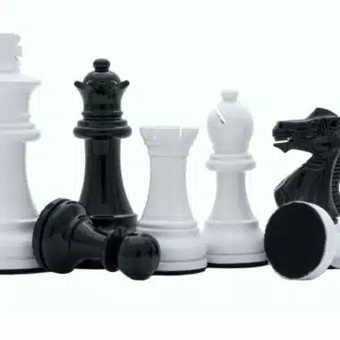Jeu d'Echecs "Staunton Classique" en Bois Laqué Noir et Blanc – Image 3