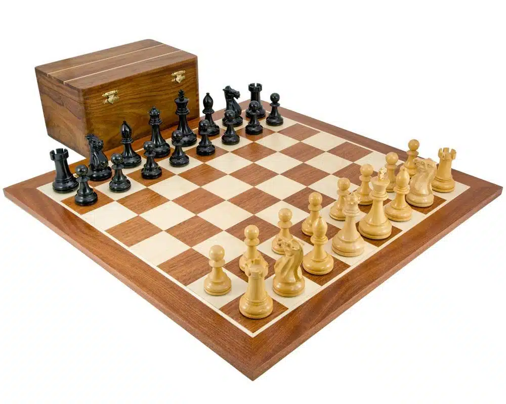 Ensemble Competition complet : pièces en bois, échiquier et coffret en bois de rose
