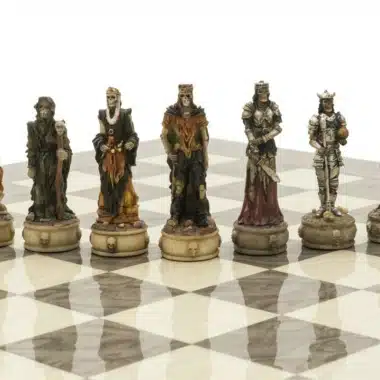 Ensemble Dark Fantasy Echiquier en Bois de Frêne Gris et Jeu d'Echecs en Résine – Image 5