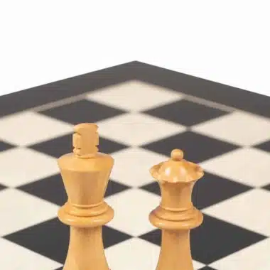 Ensemble Knight Design Echiquier en Bois de Peuplier Noir et Erable Blanc & Jeu d'Echecs en Bois de Buis Ebonisé avec Coffret de Rangement – Image 6