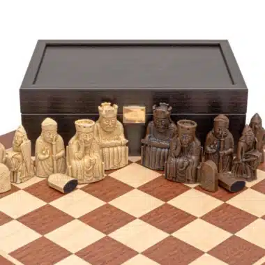 Ensemble Ile de Lewis Echiquier en Bois d'Acajou, Jeu d'Echecs Ile de Lewis et Coffret de Rangement – Image 3