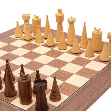 Ensemble Art Deco II Echiquier en Bois d'Erable et de Noyer et Jeu d'Echecs en Bois de Rose Doré – Image 3