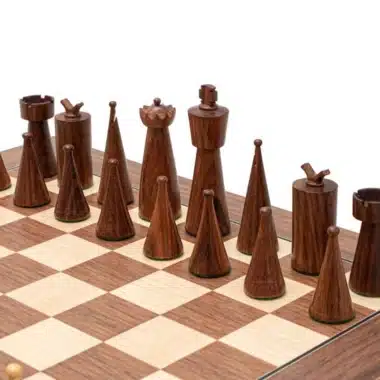 Ensemble Art Deco II Echiquier en Bois d'Erable et de Noyer et Jeu d'Echecs en Bois de Rose Doré – Image 4