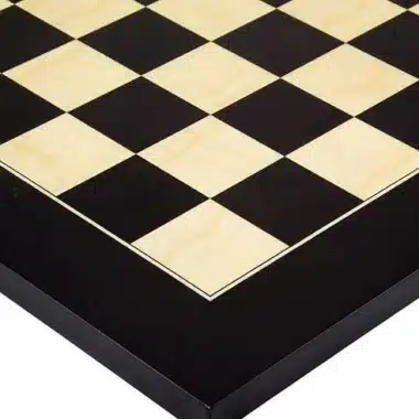 Ensemble "Fleur Noire" Echiquier en Bois d'Erable & Jeu d'Echecs en Bois de Buis