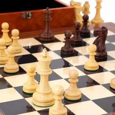 Ensemble "Supreme" Echiquier en Bois de Rose, Jeu d'Echecs en Bois de Rose et de Buis & Coffret de Rangement en Placage de Racine