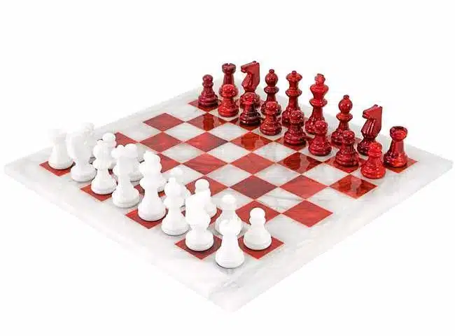 Ensemble "Rouge et Blanc" Echiquier et Jeu d'Echecs en Albâtre de Volterra