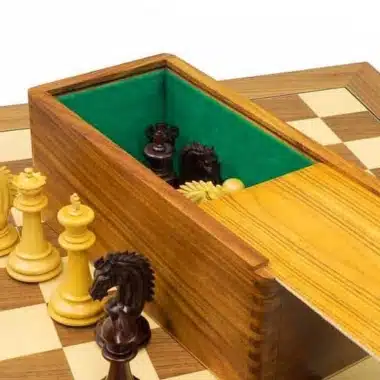 Intérieur en feutrine verte du coffret de rangement doré Sheffield I
