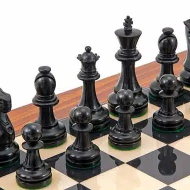 Ensemble "Supreme" Echiquier en Bois d'Erable et de Rose Doré, Jeu d'Echecs en Bois d'Ebene et Buis & Coffret de Rangement en Placage de Racines