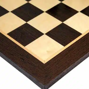 Échiquier « Victoria » en bois de wenge et bouleau, détail d'un coin