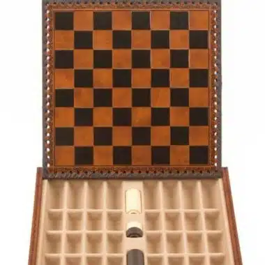 Ensemble Mary Stuart II Echiquier  en Similicuir & Jeu d'Echecs en Bois et Métal Massif – Image 5