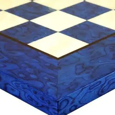 Ensemble Contemporain Bleu Echiquier en Bois d'Erable & Jeu d'Echecs en Laiton Massif – Image 15
