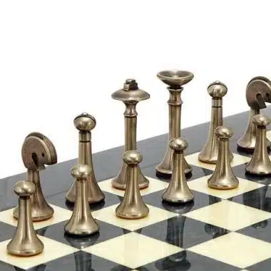 Ensemble Contemporain Gris Echiquier en Bois d'Erable & Jeu d'Echecs en Laiton Massif – Image 4