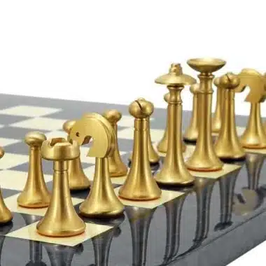 Ensemble Contemporain Gris Echiquier en Bois d'Erable & Jeu d'Echecs en Laiton Massif – Image 3