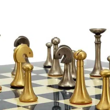Ensemble Contemporain Gris Echiquier en Bois d'Erable & Jeu d'Echecs en Laiton Massif – Image 5