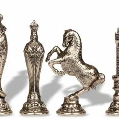 Grandes Figurines Medievales Italienne et Echiquier en Bois de Bruyere et d'Erable Gris – Image 5