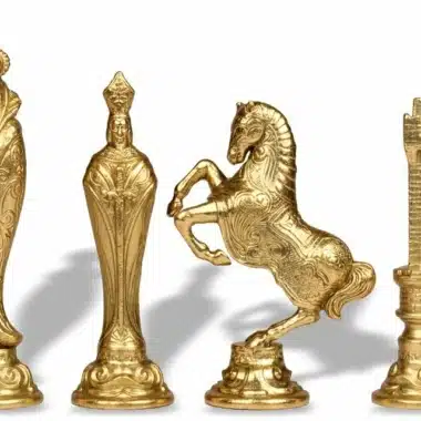 Grandes Figurines Medievales Italienne et Echiquier en Bois de Bruyere et d'Erable Gris – Image 4