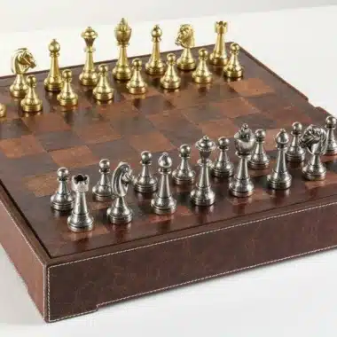 Ensemble Staunton Cuir avec échiquier en cuir et pièces dorées et argentées