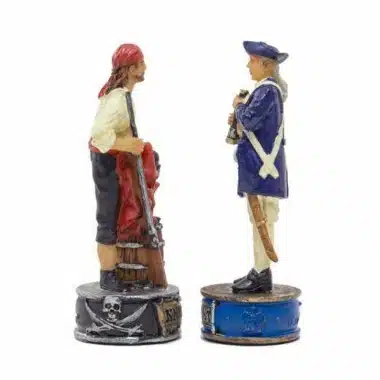 Ensemble Pirates III Echiquier en Similicuir et Jeu d'Echecs en Résine Peint à la Main – Image 15