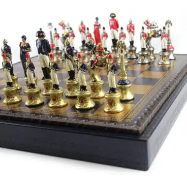 Ensemble Napoléon III Echiquier  en Similicuir & Jeu d'Echecs en Métal Massif Peint à la Main – Image 3