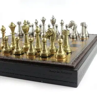 Ensemble Staunton Mix II Echiquier en Similicuir avec Compartiment de Rangement Intégré & Jeu d'Echecs en Métal Massif – Image 5