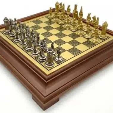 Ensemble Camelot Roi Arthur XV Echiquier sur Pied en Bois et Figurines Roi Arthur en Métal