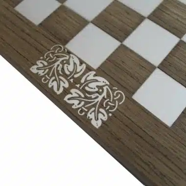 Ensemble Arabesque Echiquier en Bois avec Tiroir de Rangement et Jeu d'Echecs Staunton en Metal – Image 4