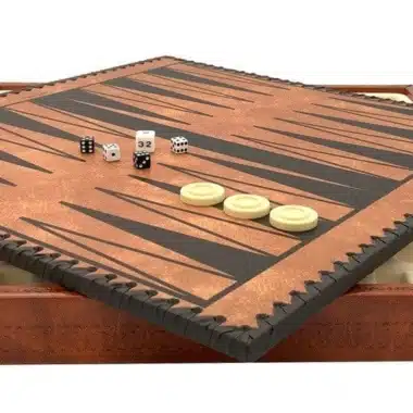 Jeu d'Echecs Romains VS Égyptiens en Résine & Échiquier en Similicuir avec Compartiment de Rangement – Image 9