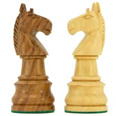 Deux cavaliers en bois de sheesham et buis face à face