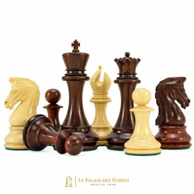Jeu d'échecs Eminence : gros plan sur le roi, la dame et les pions