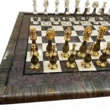 Jeu d'Échecs Fantaisie - Échiquier en Bois de Bruyère Gris & Pièces en Bois et Laiton massif – Image 2