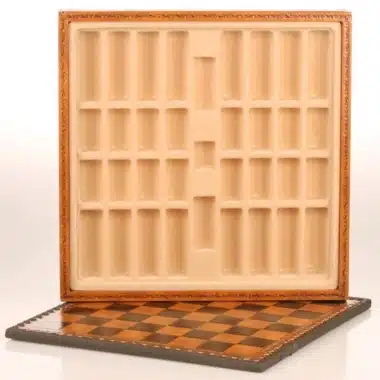 Petit Jeu d'Echecs en Bois et Echiquier en Similicuir – Image 5