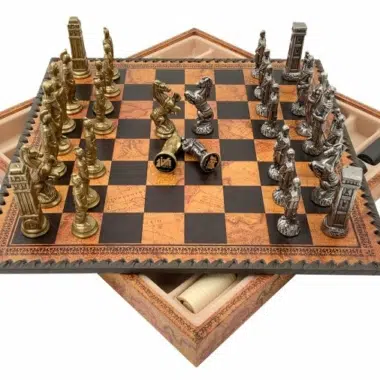 Échiquier Romains vs Barbares ouvert montrant le coffret de rangement intérieur