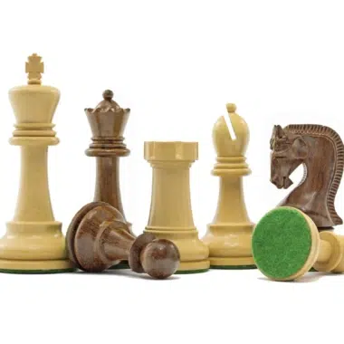 Jeu d'Echecs Sculpté en Bois d'Acacia et Echiquier en Bois d'Acajou – Image 8