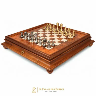 Jeu d'échecs Perse complet sur échiquier en bois de bruyère avec tiroir et pieds tournés