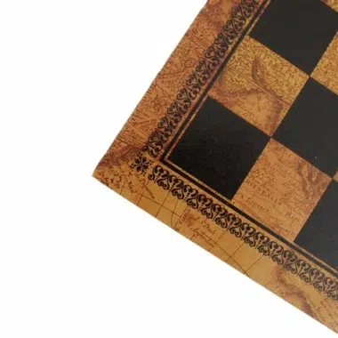 Détail du coin de l'échiquier avec bordure ornementale et carte du monde