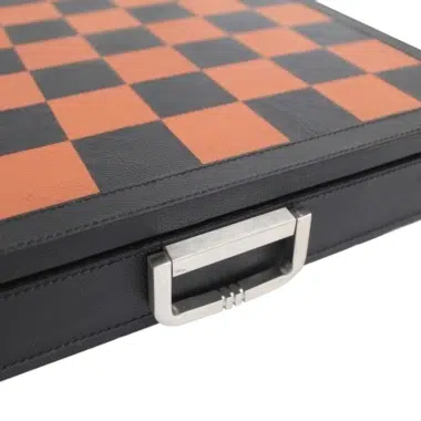 Grand Jeu d'Echecs en Métal &  Échiquier en Cuir Véritable avec Tiroir de Rangement – Image 11